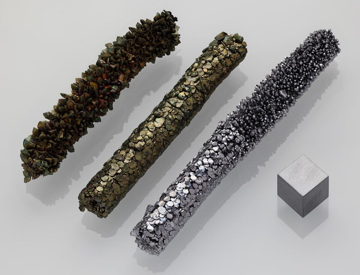 Vanadium crystal bar and cube material reference