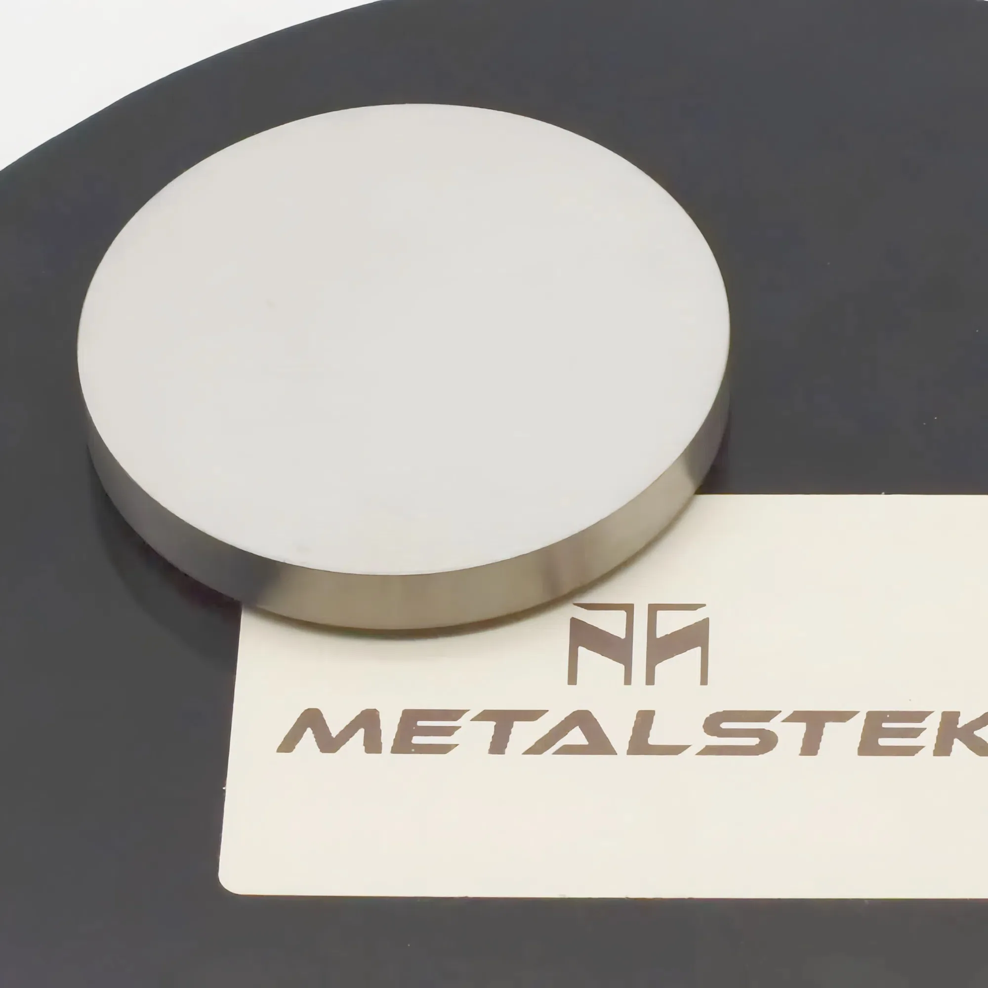 niobium-sputtering-target-wiht-magnetic-keeper-made-by-metalstek