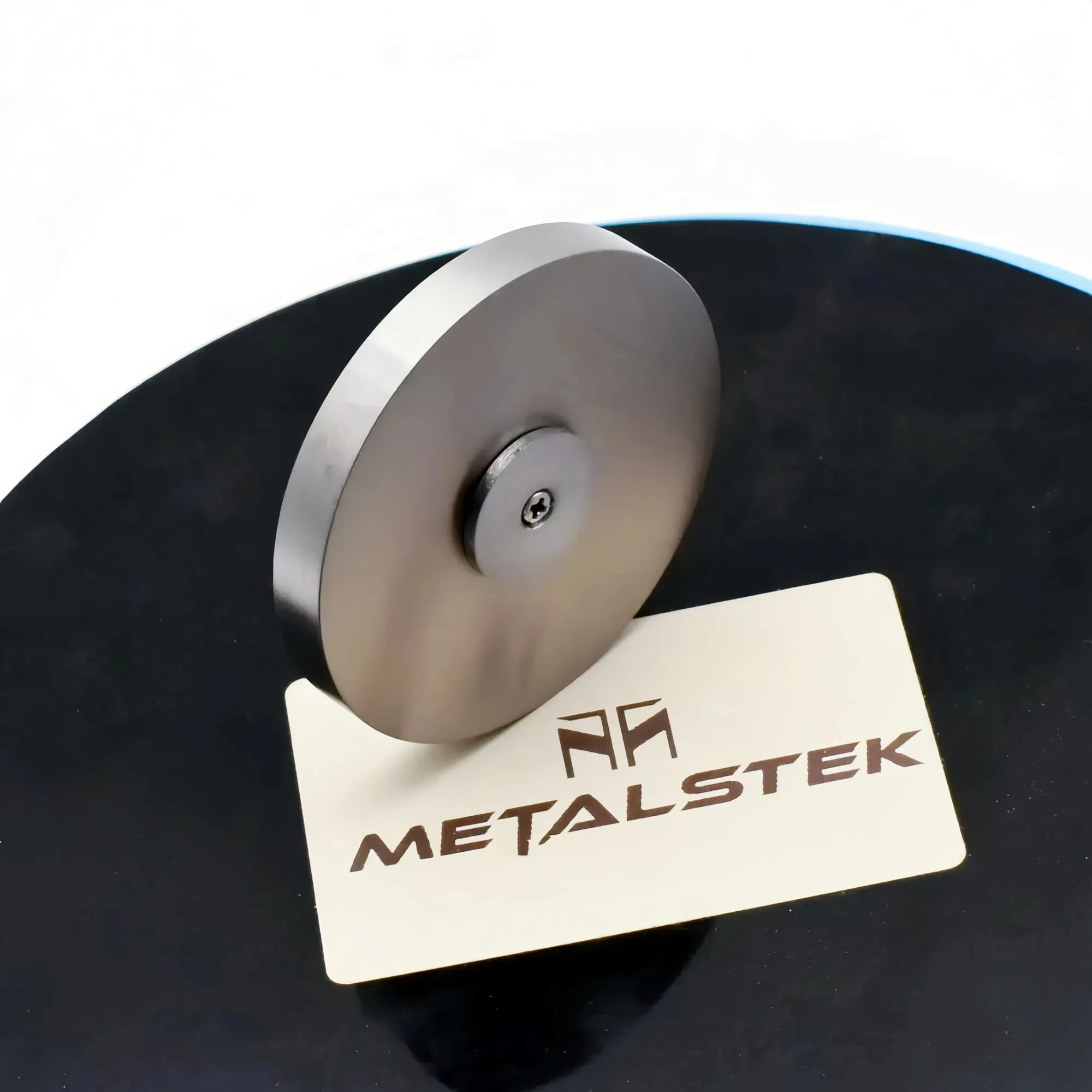 niobium-sputtering-target-wiht-magnetic-keeper-made-by-metalstek